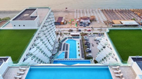 AquaWaves - Infinity Pool & Spa Resort